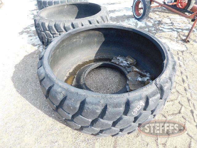 Rubber tire water tank, approx. 350 gal._1.jpg